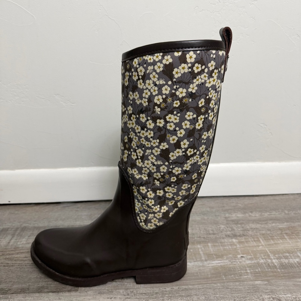 UGG Reignfall Liberty Tall Rain Boots, Floral Pattern-size 8 like NEW🔥 - Picture 2 of 11